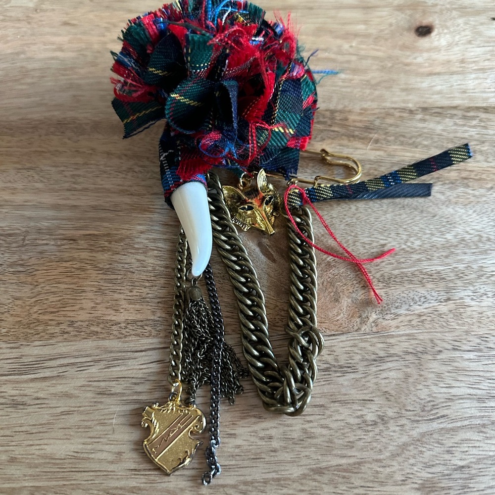 Rare MAC Cosmetics Employee-Only Brooch – A Tartan Tale Holiday Collection